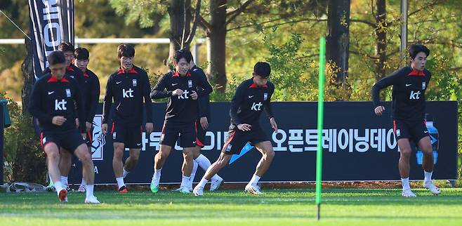 ▲ 위르겐 클린스만 감독과 축구대표팀. ⓒ연합뉴스