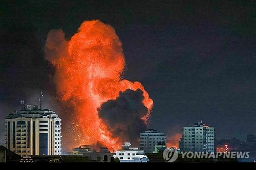 이스라엘군 보복 공습 받는 가자지구 [AFP 연합뉴스]