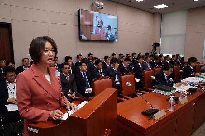 이영 중소벤처기업부 장관이 12일 서울 여의도 국회에서 열린 산업통상자원위원회의 중기부 등에 대한 국정감사에서 인사말을 하고 있다. 2023.10.12/뉴스1