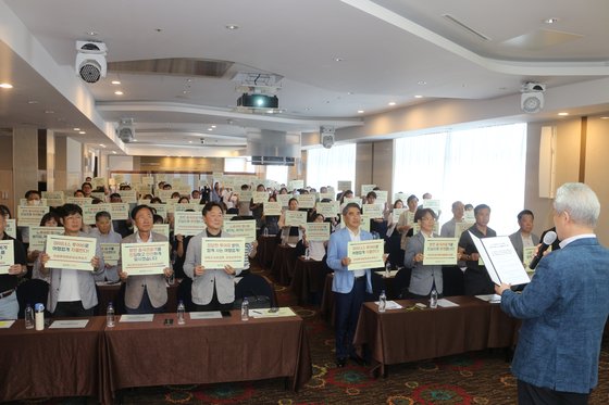 한국여행업협회(KATA)는 지난 9월 7일 회원 여행사와 함께 방한 중국 관광 건전화를 위한 결의대회를 열었다. 그만큼 방한 중국 관광시장이 문제가 많았음을 보여주는 장면이다. 사진 KATA