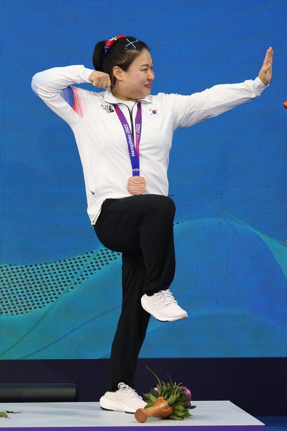 김수현은 중국에서 열리는 아시안게임이라서 특별히 중국 무술인 우슈 세리머니를 연습했다고 전했다. 뉴스1