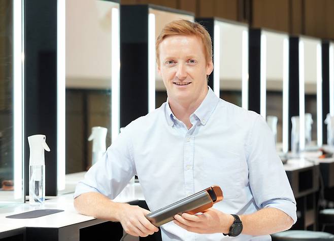 Will Kerr, the head of product programs at Dyson's hair care sector, poses for a picture with Dyson Airstrait straightener during the product's launching event held in Seoul, Thursday. (Dyson Korea)