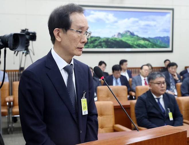 이강섭 샤니 대표가 12일 오후 서울 여의도 국회에서 열린 환경노동위원회의 고용노동부 등에 대한 국정감사에서 의원의 질의에 답변하고 있다. 2023.10.12.