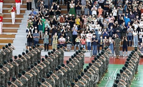 육군훈련소 신병 수료식[연합뉴스 자료사진]