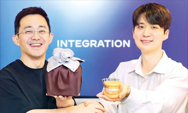 정희범(오른쪽)·송언의 인티그레이션 공동대표는 “동네의원을 살리는 게 의료의 질을 높이는 지름길”이라며 “치과·한의원의 디지털전환(DX)을 이끌겠다”고 말했다.  /임대철 기자