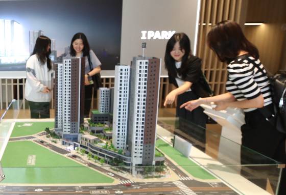 13일 국회 국토교통위원회 장철민 의원(더불어민주당·대전 동구)이 국토교통부로부터 제출받은 자료에 따르면 2020년부터 2022년까지 총 981건의 부정청약 사례가 적발됐다. 연도별로는 ▲2020년 228건 ▲2021년 424건 ▲2022년 329건 등이다./사진=뉴스1