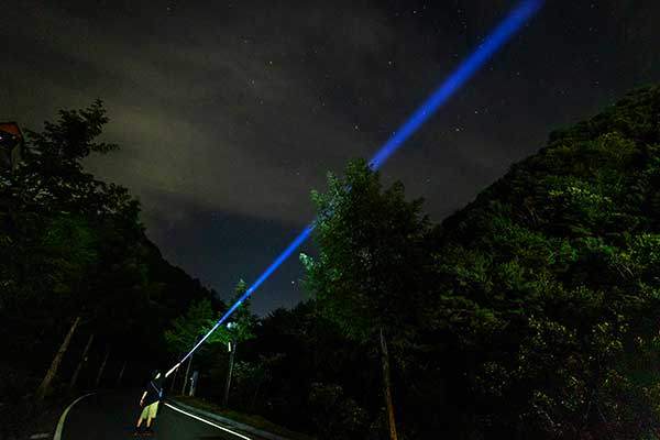하이힐링원 정원에서도 별을 볼 수 있다.&nbsp;이곳은 잘 가꿔진 숲 덕분에 분위기가 아주 좋다.