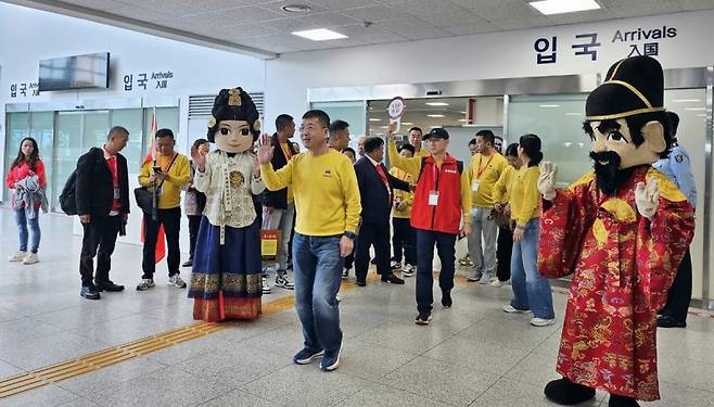 인천항 입항하는 중국발 크루즈 승객들의 모습. 인천항시설관리센터 제공