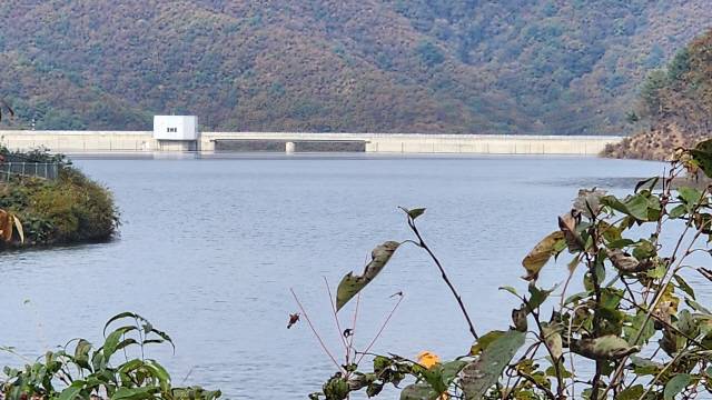 ▲ 13일 양구군 동면 비아리 산1번지 일원 비아댐이 ‘만수위’를 기록하고 있다. 댐 상류에서 바라본 댐 전경.