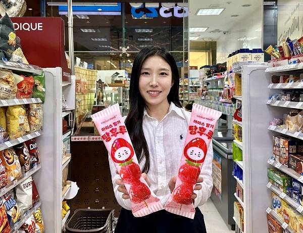 GS25가 출시한 아이스 딸기 탕후루/사진제공=GS리테일