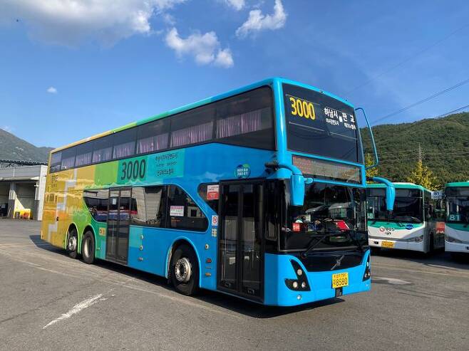 광역버스 3000번 노선이 현재 10대에서 12대로, 2층버스 2대를 증차해 16일부터 운행을 시작한다.ⓒ하남시