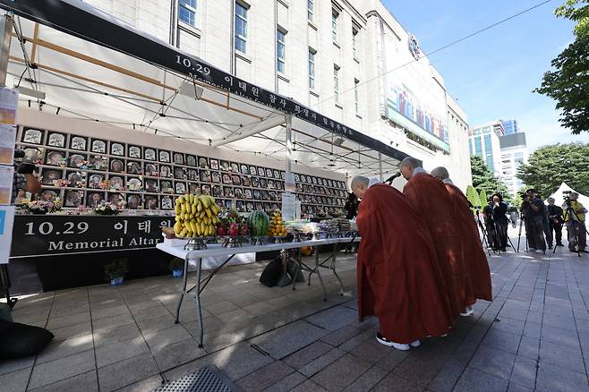 A tribute to the Itaewon tragedy victims is being held in Seoul on Sept.29. (Yonhap)