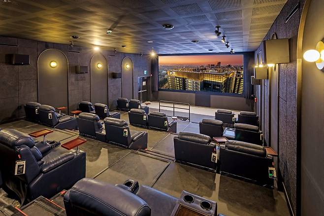 고급 아파트의 커뮤니티 경쟁이 치열해지면서 강남에 제2의 단지내 시네마가 추진된다. 방배5구역(디에이치방배) 조합은 단지 내에 메가박스 설치를 추진한다. 사진은 국내 첫 단지 내 시네마인 서초그랑자이의 CGV살롱 내부 [GS건설 제공]