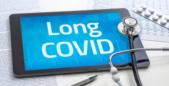 코로나19 감염 후 회복된 뒤 겪는 장기적인 후유증을 포괄적으로 '롱코비드(Long COVID)'라고 한다. 이 용어를 폐기해야 한다고 주장하는 연구 결과가 나왔다. [사진=게티이미지뱅크]