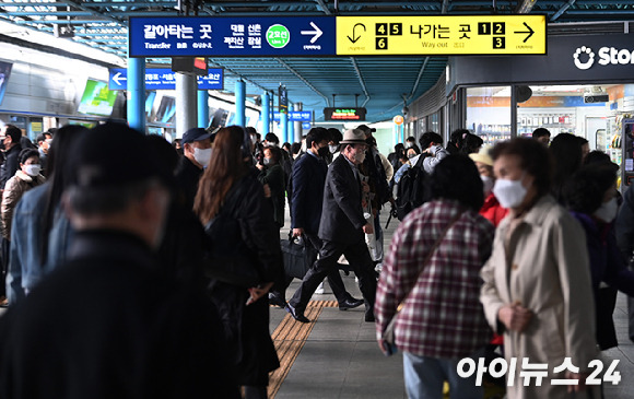 16일 서울교통공사 등에 따르면 공사 노조 연합교섭단이 지난 12일부터 이날 오후 2시까지 조합원을 대상으로 벌인 총파업 찬반 투표 결과 찬성률 73.4%로 파업이 가결됐다 (위 사진은 기사 내용과 무관함) [사진=아이뉴스24 포토DB]