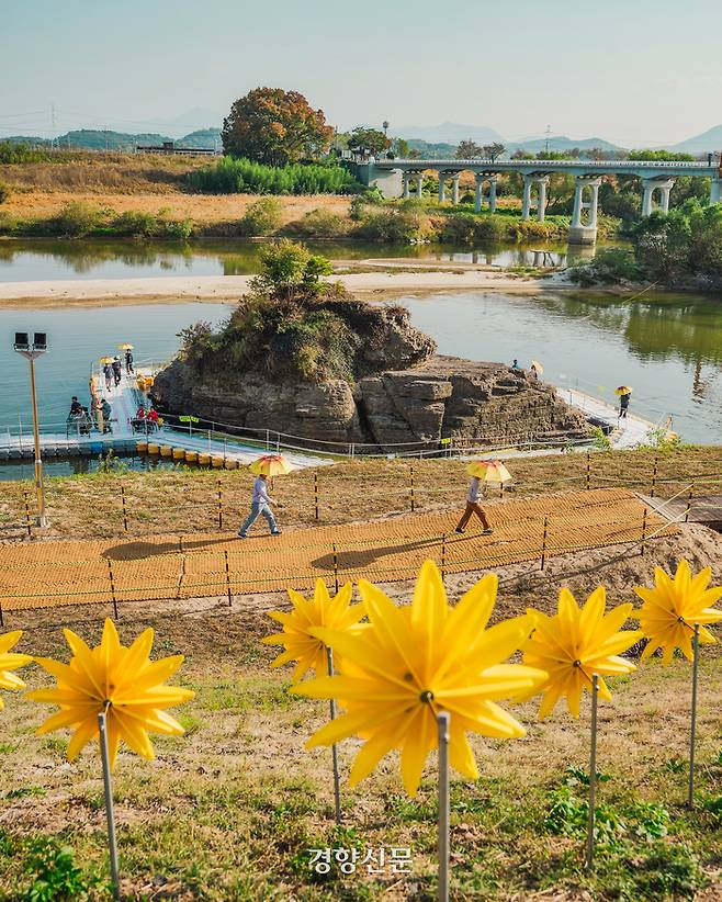 경남 의령 남강 솥바위. 경향신문 자료사진