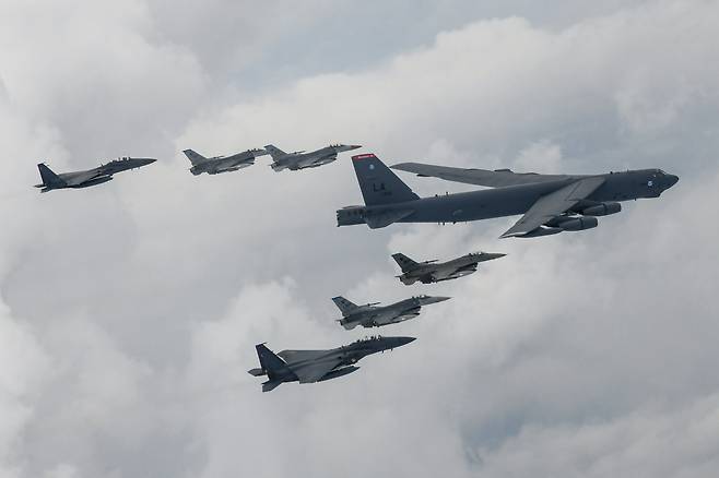 미 B-52H 전략폭격기가 한반도에 전개된 가운데 한미 연합공중훈련을 실시하기도 했다. [합참 제공]