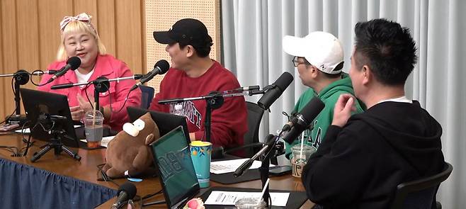 왼쪽부터 홍윤화 최성민 이적 김태균 (SBS 파워FM ‘컬투쇼’ 캡처)