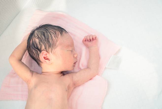 태어날 때 체중이 2.5㎏ 이하인 저체중 출생아는 대조군보다 비 알코올성 지방간 질환 발병 위험이 4배 더 높은 것으로 확인됐다. [사진= 게티이미지뱅크]