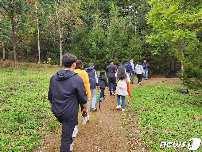 국립백두대간수목원 투어 모습. (한국수목원정원관리원 제공)/뉴스1