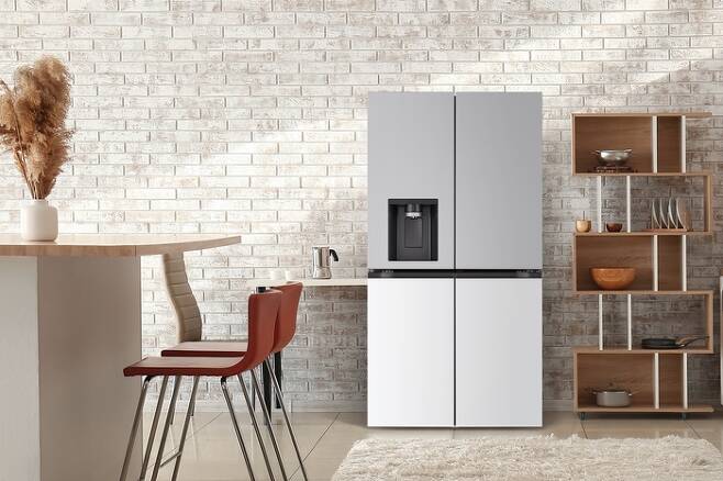 LG 디오스 오브제컬렉션 얼음정수기냉장고가 설치된 주방 이미지
