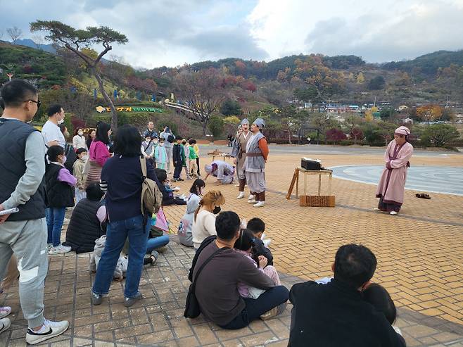 오는 27일부터 열리는 대장경기록문화축제에서는 역사 상황극, 대장경 만들기 체험 등 다양한 프로그램들이 선보인다.