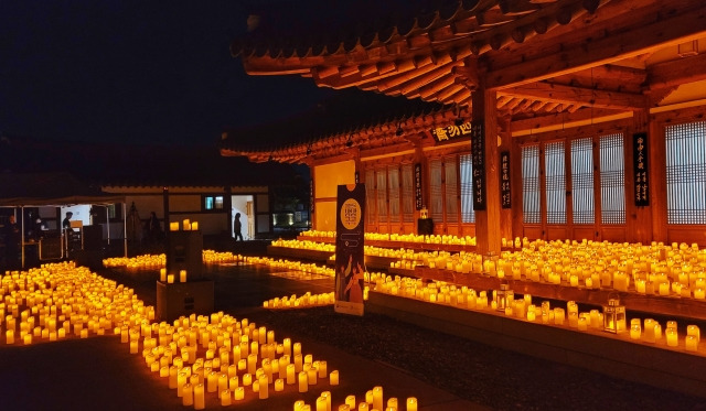 강릉 오죽헌 한옥마을 캔들라이트 콘서트. 한국관광공사 제공