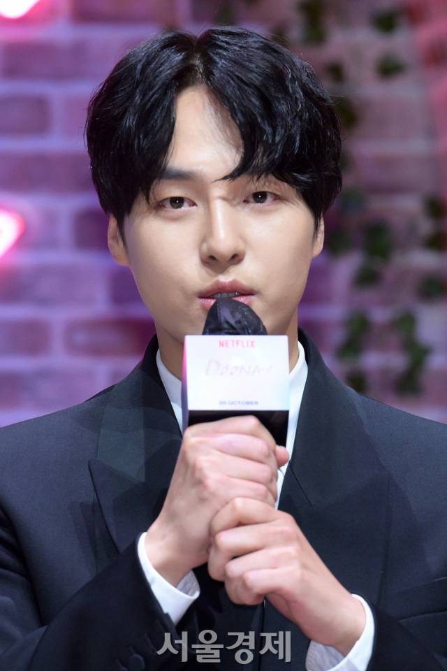 배우 양세종이 18일 오전 서울 강남구 코엑스 신한카드 아티움에서 진행된 넷플릭스 시리즈 ‘이두나!’(극본 장유하/연출 이정효) 제작발표회에서 소감을 말하고 있다. 김규빈 기자