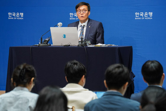 이창용 한국은행 총재가 19일 서울 중구 한국은행에서 열린 10월 금융통화위원회 금리 결정에 대한 기자간담회에서 발언하고 있다.(사진=공동취재단)