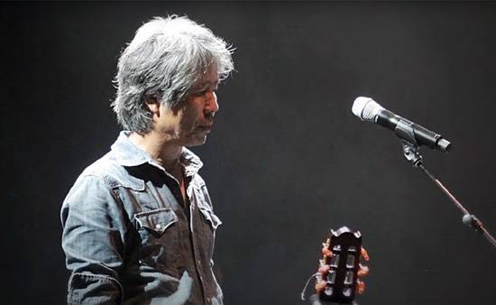 최백호가 부른 노래는 대체로 삶의 깊이가 묻어나는 곡들이 많다. '낭만에 대하여'는 라틴 탱고 리듬이 묘한 매력으로 중년의 마음을 사로잡는다. /방송캡처