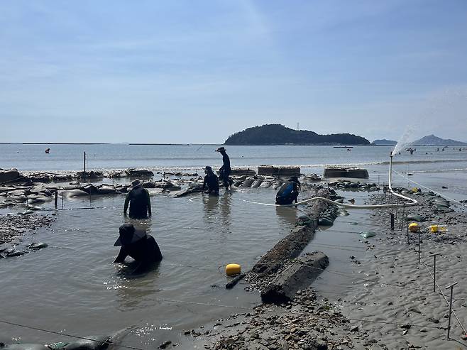 2023년 5월 전라남도 해남군에서 발견된 고려시대 선박 ‘해남선’  발굴 모습 (사진제공=문화재청)