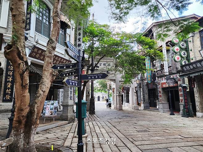 중국 하이난 미션힐스 하이커우 인근의 무비타운, 1942년대 건물을 고증해 지었다. 사진|강석봉 기자