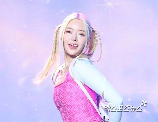 Attract, a member of the group Fifty! Fifty!, Has released a transcript between An Seong-il Doug Bus and Kinas father.On the 20th, Attract released transcripts and transcripts shared by Kinas father and An Seong-il.While one of the members, Kina (Song Ja-kyung), returned to her agency after dropping her appeal against an injunction to suspend the validity of her exclusive contract with her agency, the phone records with Dougie Bus CEO An Seong-il, which Kinas father provided to her agency, were released.According to the transcript, An Seong-il expressed his advice and suggestions regarding the exclusive contract for Fifty! Fifty!In this regard, an Attract official said, The actions of An Seong-il, the CEO of Dougie Bus, who urged the artist to terminate the contract and file a lawsuit for injunctive relief, have been revealed to the public, adding, I will make An Seong-il, the CEO, who lured the artist and caused enormous damage to my company, to take legal punishment and unaffordable damages to the end without a single favor.AN SEONG-IL: Theres no reason not to quote your father.Kinas father: No?An Seong-il: No, not at all.Kinas father: I was wondering if theres anything I need to prepare. Since I have to make assumptions,An Seong-il: If you dont have to make assumptions, it wouldnt even start if you couldnt cite them, because this is a citation, Dad, not a ruling that theres a problem, okay?I have a problem with this, so I have to deal with it on my own. But the biggest problem now is that I might be arrested for criminal charges. Kinas father: Ah(...sort of)An Seong-il: After the injunction is quoted, someone will probably intervene. I will open one room. But what is the content of the negotiation? All rights to the childrens 1st house are passed.The second name and their accounts are all over, so Ill give you 100 to Max 100 to 5 billion to give you the rights to the first and second volumes, so do not bother the kids anymore.And instead, I decided to let go for the future of the children outside for the future of the children.  But I do not open the deal with 10 billion won inside, and Im sorry to Warner or Gibbs.Kinas father: Yes.An Seong-il: Thats the deal that Warner is going to propose, so thats all the positions that Warner is considering right now.Photo = Dougie Bus, DB