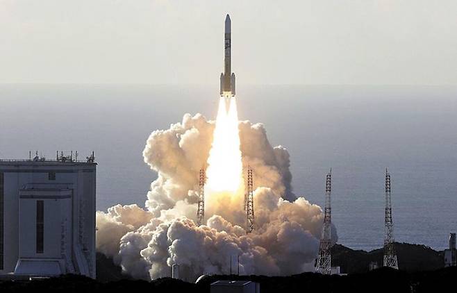 2020년 7월 일본 규슈에서 UAE의 화성 궤도 탐사선 ‘아말’을 실은 로켓이 발사되는 장면. /미츠비시 중공업