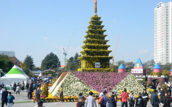 전북 익산 중앙체육공원에서 열린 천만송이 국화축제 자료사진. 뉴시스