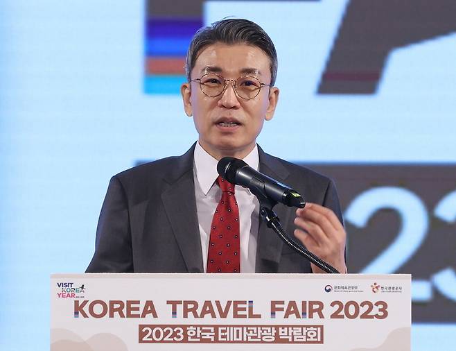 지난 11일 오전 서울 광진구 워커힐호텔에서 열린 ‘2023 한국 테마관광 박람회’ 개막식에서 이재환 한국관광공사 부사장이 인사말을 하고 있다.