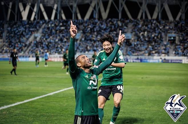 ▲ 전북 현대가 한교원, 구스타보의 골로 대구FC를 2-1로 꺾었다. ⓒ한국프로축구연맹