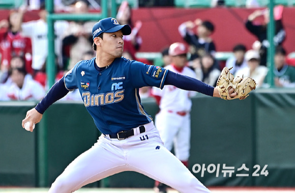 22일 오후 인천SSG 랜더스필드에서 '2023 KBO 포스트시즌' SSG 랜더스와 NC 다이노스의 준플레이오프 1차전 경기가 열렸다.8회말 NC 류진욱이 역투하고 있다. [사진=곽영래 기자]