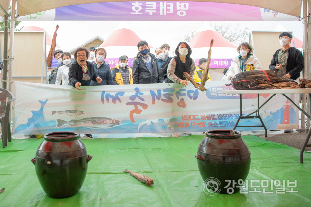 ▲ 2022년 제22회 고성통일명태축제가 지난 20일부터 나흘간 명태의 본고장인 고성군 거진읍 일원에서 열려 많은 인파로 북적였다.[강원도민일보 자료사진]