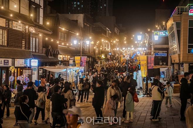 '인천 개항장 문화재 야행'에 몰린 인파