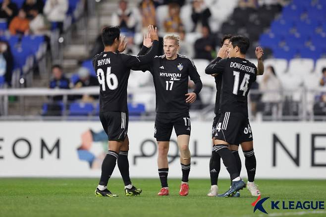 울산현대는 수적 열세에도 조호르를 완파했다. 사진=한국프로축구연맹