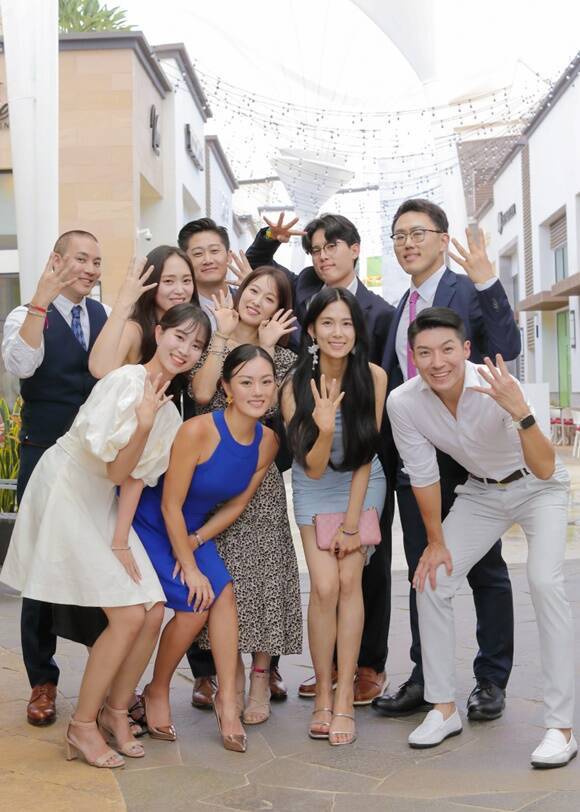 MBN 예능프로그램 '돌싱글즈4'는 리키X하림, 제롬X베니타, 지미X희진 등 총 3커플을 탄생시켰다. '돌싱글즈4' 출연진 단체 사진. /MBN