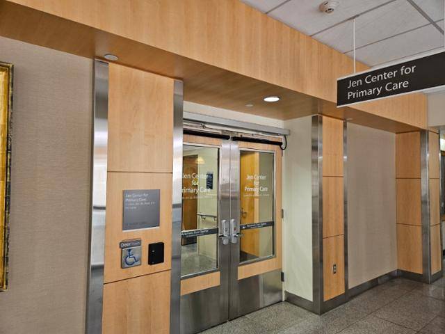지난 2일(현지시간) 미국 매사추세츠브링엄종합병원(MGB) 내부에 있는 '필리스 젠 센터' 입구 모습. 필리스 젠 센터는 만성질환 및 경증 환자를 관리하는 의료기관으로, 환자 상태가 악화하면 MGB에 협진을 요청한다. 보스턴=류호 기자