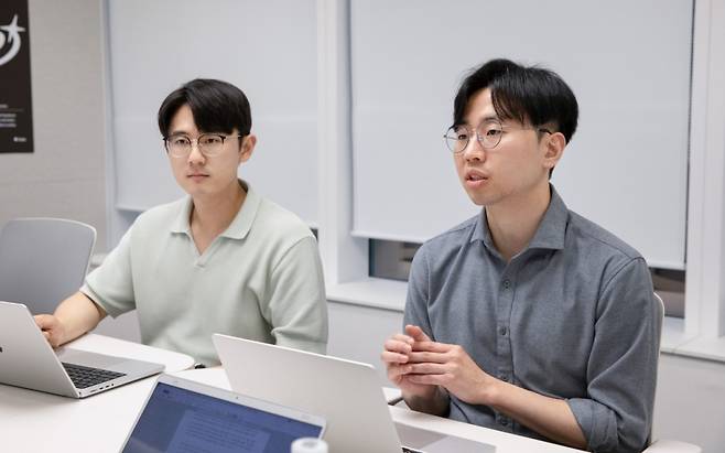 (좌)하길우 토스증권 파운데이션팀 제품기획총괄(PO), (우)김윤배 토스증권 트레이딩팀 PO/사진=토스증권 제공