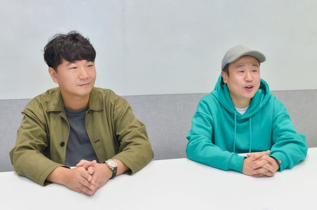 [사진] 왼쪽부터 최장원 PD, 김진호 PD의 모습 /SBS 제공