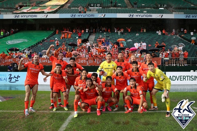 강원FC 선수단. /사진=한국프로축구연맹 제공