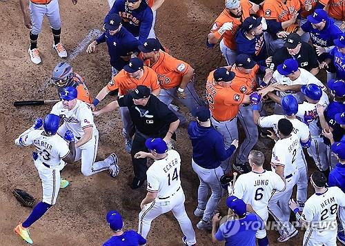 ALCS 5차전에서 벌어진 벤치 클리어링 [게티이미지/AFP=연합뉴스]