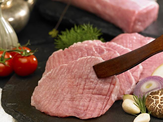 천연 단백질원인 한돈은 점심과 저녁 안심이나 뒷다리살 부위를 100g씩만 먹어도 성인 일일 권장량을 쉽게 충족할 수 있다. [사진=게티이미지뱅크]