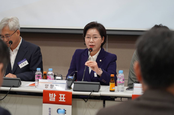 양향자 한국의희망 대표(국회의원)가 지난 23일 광주광역시에서 개최한 시국토론회 '대한민국 정치, 호남에 길을 묻다' 토론회에서 발언하고 있다. [사진=한국의희망 제공]