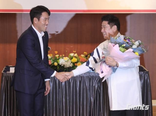 전준우와 김태형 롯데 자이언츠 신임 감독이 손잡게 될까. 사진=롯데 자이언츠